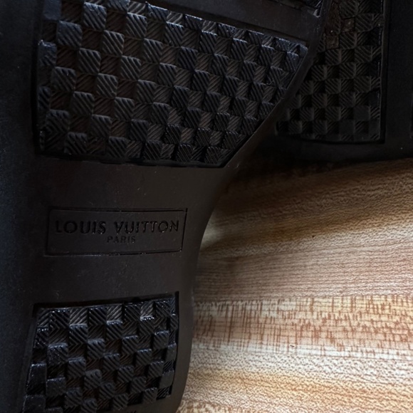 Louis Vuitton authentic sneakers size  36-6 - Picture 11 of 16